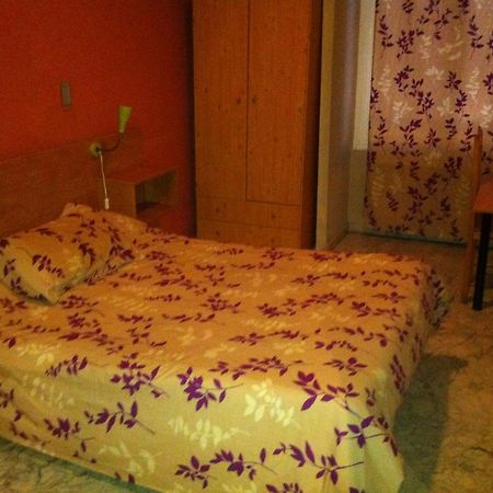 Caces Hostal Neptuno מראה חיצוני תמונה