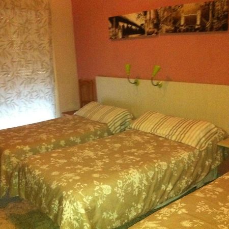 Caces Hostal Neptuno מראה חיצוני תמונה