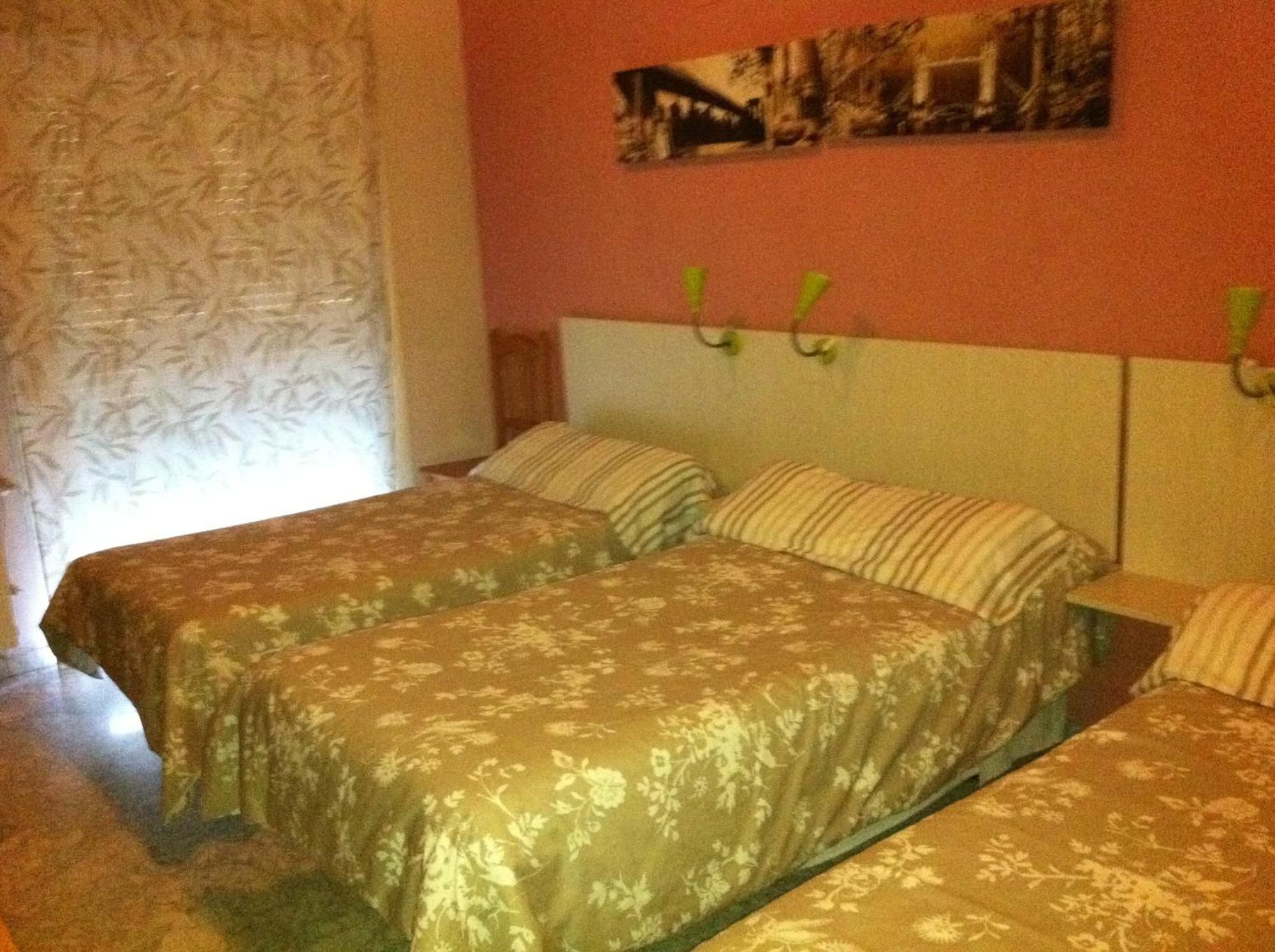 Caces Hostal Neptuno מראה חיצוני תמונה