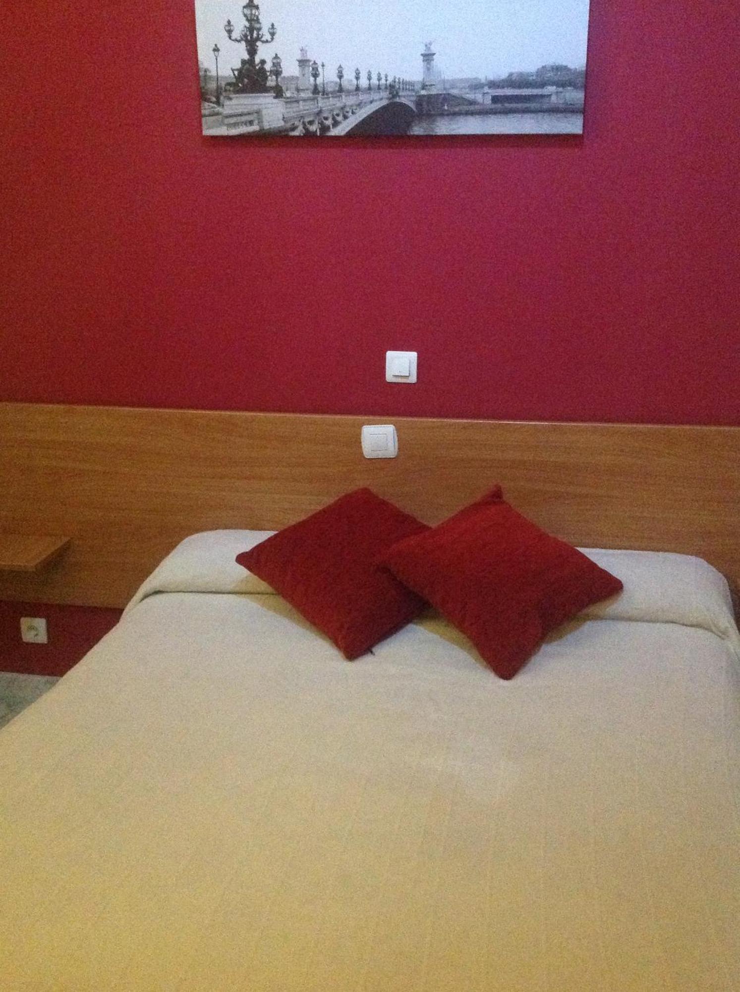 Caces Hostal Neptuno מראה חיצוני תמונה
