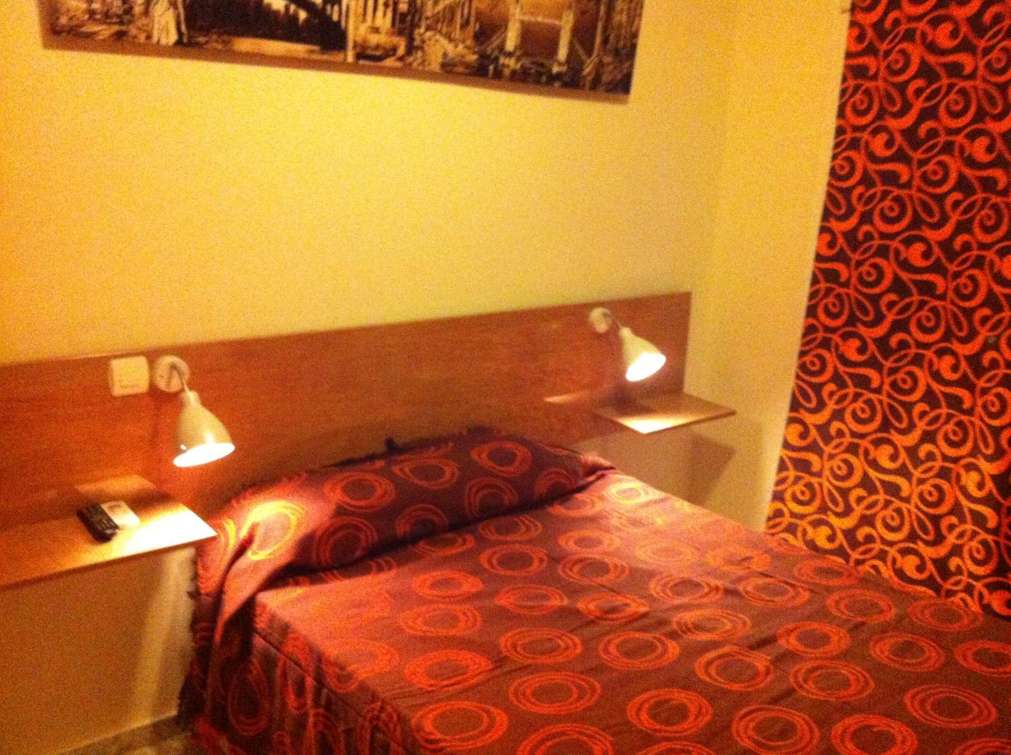 Caces Hostal Neptuno מראה חיצוני תמונה