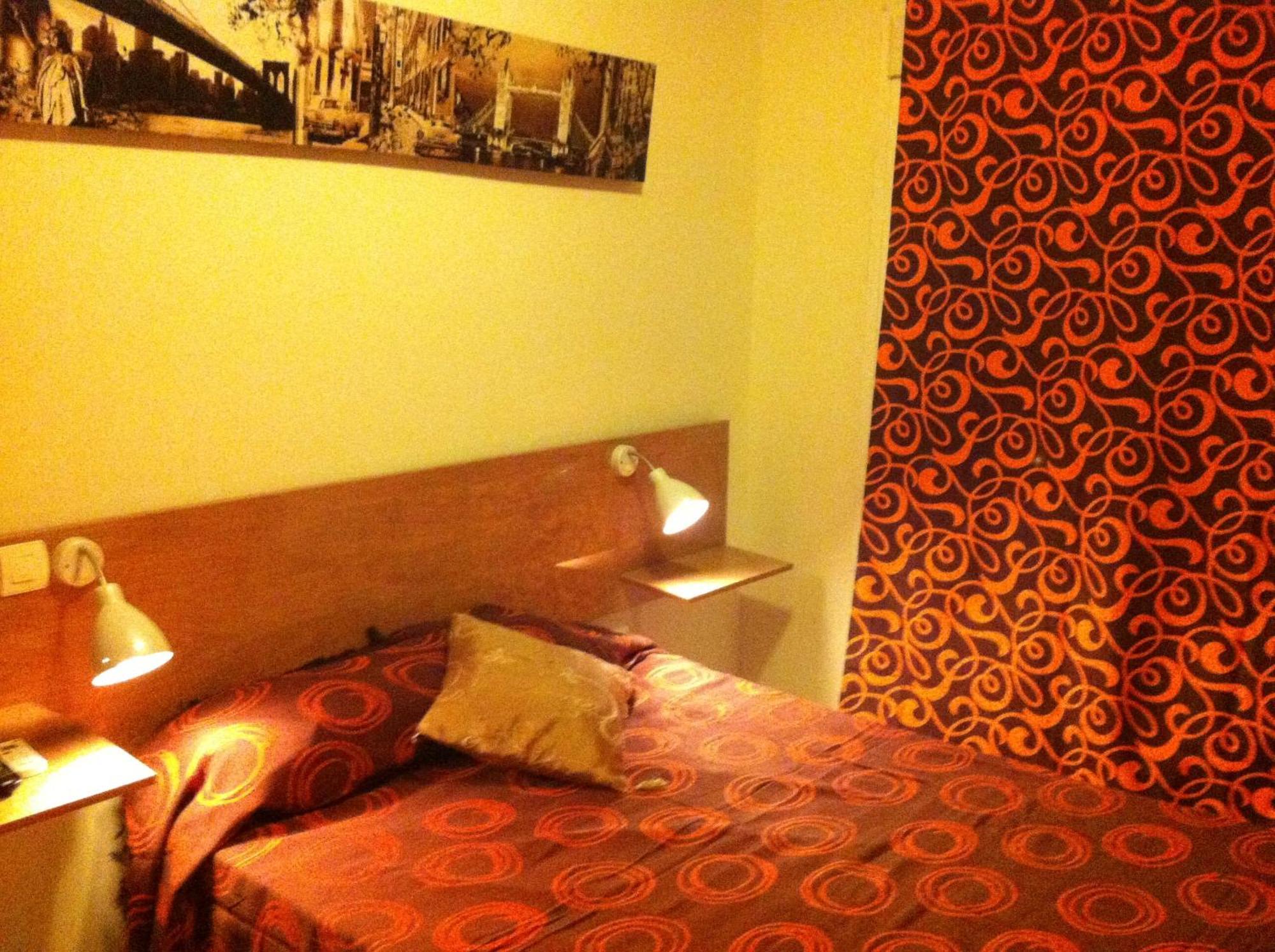 Caces Hostal Neptuno מראה חיצוני תמונה