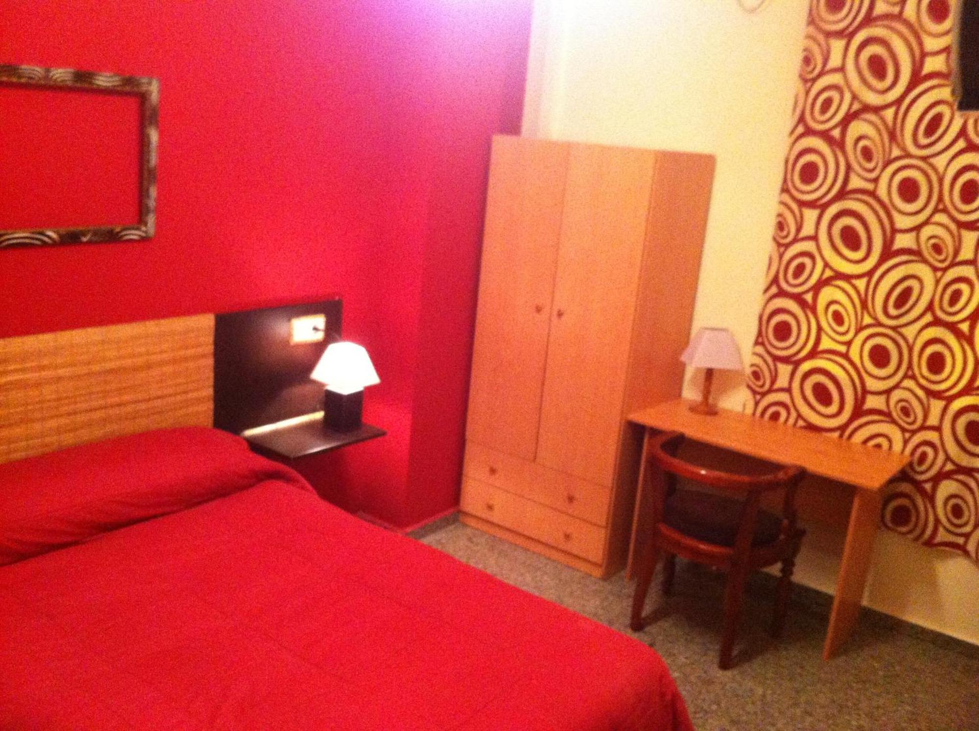 Caces Hostal Neptuno מראה חיצוני תמונה