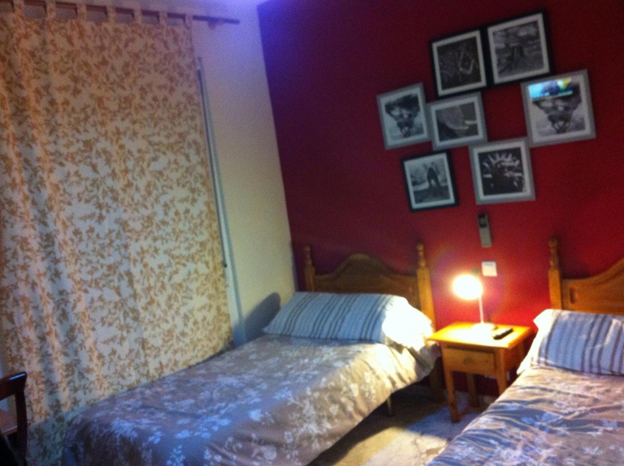 Caces Hostal Neptuno מראה חיצוני תמונה
