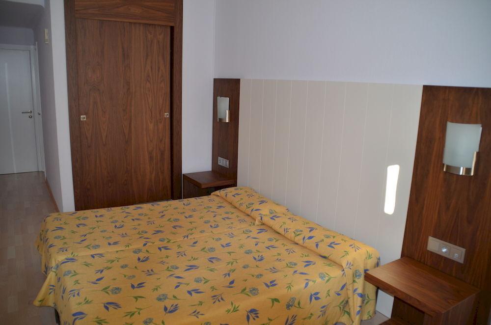 Caces Hostal Neptuno מראה חיצוני תמונה