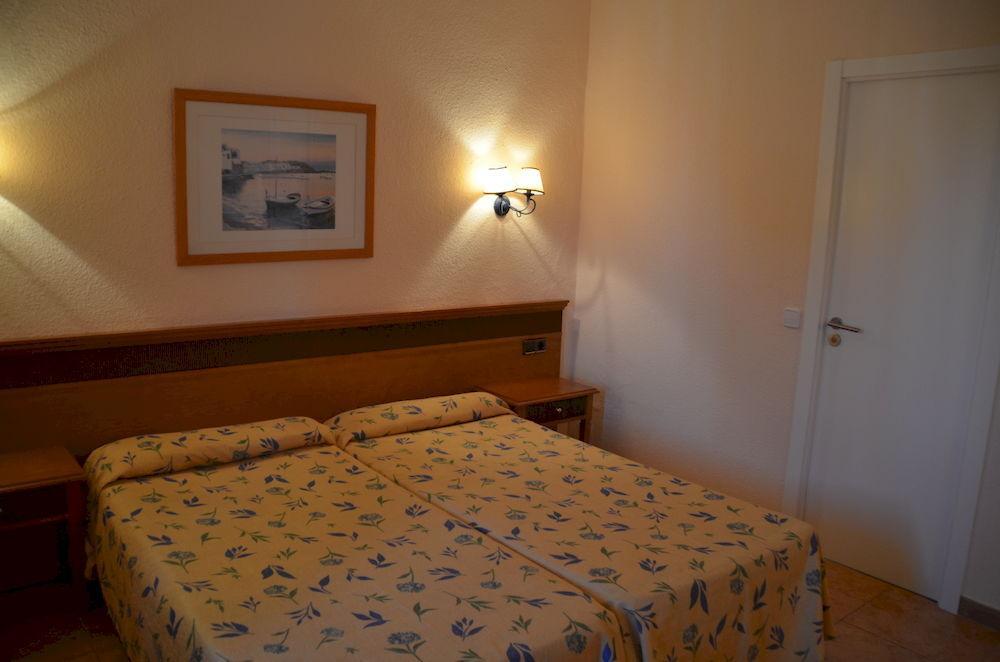 Caces Hostal Neptuno מראה חיצוני תמונה