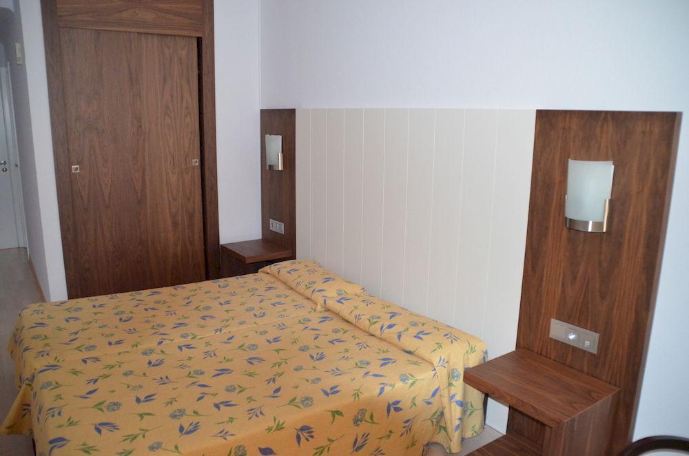 Caces Hostal Neptuno מראה חיצוני תמונה