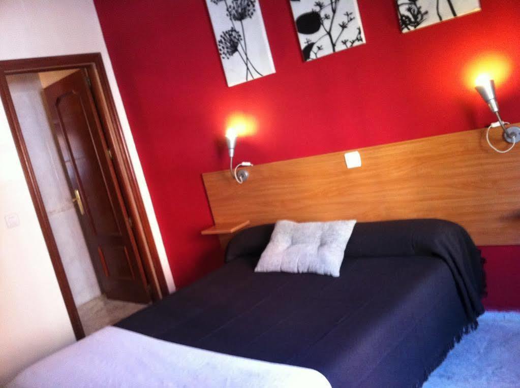 Caces Hostal Neptuno מראה חיצוני תמונה