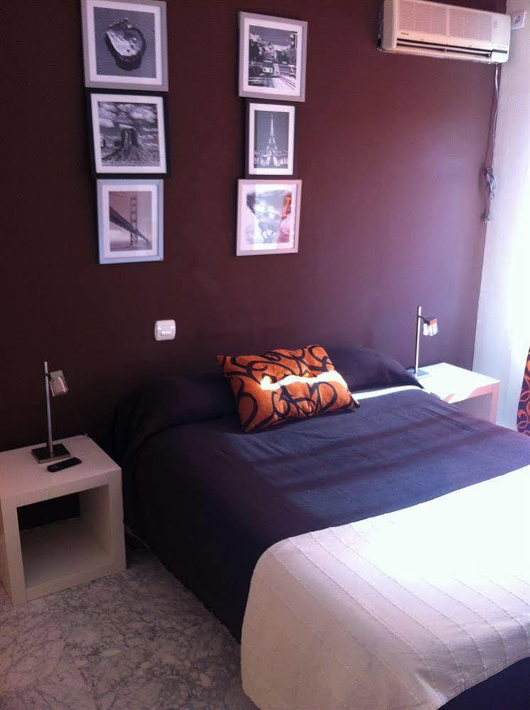Caces Hostal Neptuno מראה חיצוני תמונה
