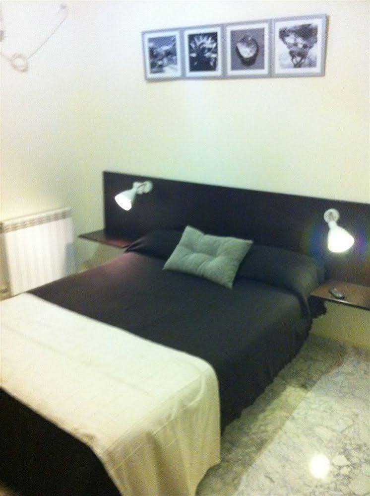 Caces Hostal Neptuno מראה חיצוני תמונה